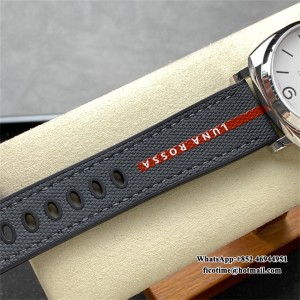 PAM1579 Submersible Luna Rossa 42mm VSF White Dial Gummy Strap P900 - Image 2