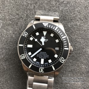 XF A2824 Black Pelagos 42MM  Gray Titanium Bracelet - Image 3