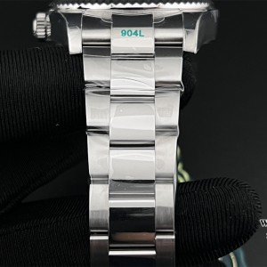 ZF A2824 Skydweller 42mm Green Dial Oyster Bracelet - Image 2