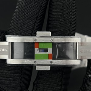 ZF Swiss Quartz AP Royal Oak 33mm 67651 Black Dial SS Bracelet - Image 2