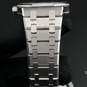ZF Swiss Quartz AP Royal Oak 33mm 67651 Black Dial SS Bracelet - Image 7