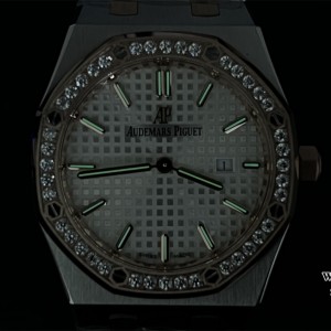 ZF Swiss Quartz AP Royal Oak 33mm 67651 Diamond Bezel RG White Dial RG Bracelet - Image 7