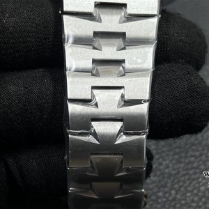 PPF A1226SC Overseas 42mm 47040 Grey Dial SS Bracelet - Image 3