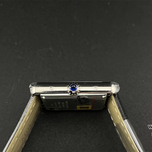 AF Quartz Tank Must 33.7x25.5mm  White Dial Black Leather Strap - Image 4