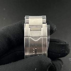 XF A2824 Blue Pelagos 42MM  Gray Titanium Bracelet - Image 6