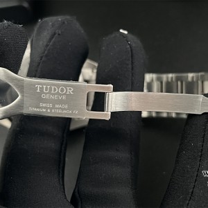 XF A2824 Blue Pelagos 42MM  Gray Titanium Bracelet - Image 7