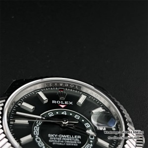 ZF A2824 Skydweller 42mm Green Dial Oyster Bracelet - Image 2