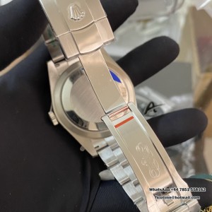 ZF A2824 Skydweller 42mm Black Dial Oyster Bracelet - Image 2