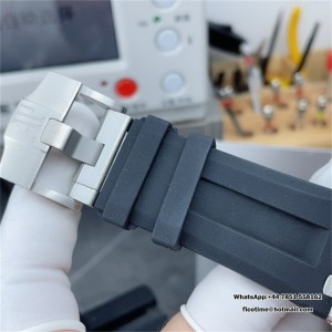 APSF SA4308 AP Royal Oak Offshore 42mm 15720 Black Dial Black Rubber Strap - Image 3