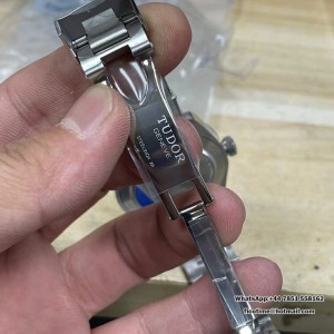 ZF A2836 Black Bay BB58 39mm Blue Dial SS Bracelet - Image 9