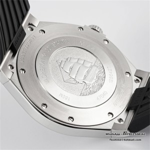 PPF A1226SC Overseas 42mm 47040 White Dial Black Rubber Strap - Image 8