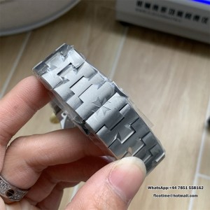 PPF A1226SC Overseas 42mm 47040 Grey Dial SS Bracelet - Image 3