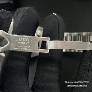 XF A2824 Blue Pelagos 42MM  Gray Titanium Bracelet - Image 7