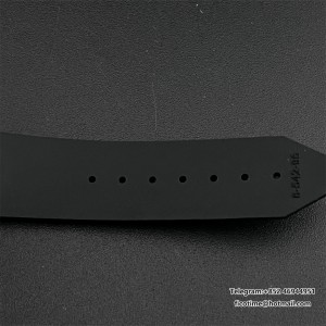 JJ+F A1110 Classic Fusion 42mm Black Dial Black Rubber Strap - Image 4