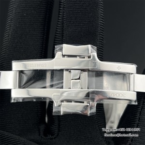 PPF A1226SC Overseas 42mm 47040 Blue Dial SS Bracelet - Image 5