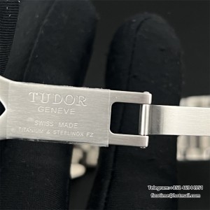 XF A2824 Black Pelagos 42MM  Gray Titanium Bracelet - Image 6