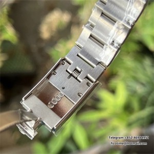 ZF A2824 Black Bay BB68 43mm  Silver Dial SS Bracelet - Image 8