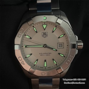 Tag Swiss quartz 40.5mm white dial - Image 9